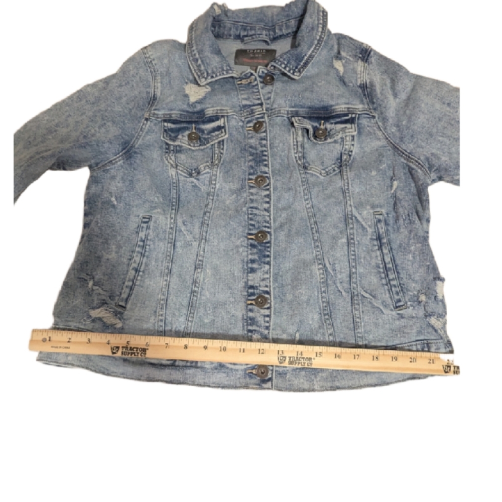 Torrid Deconstructed Trucker Denim Jacket Light Wash Distressed Size 2  18/20(5) - Picture 7 of 16